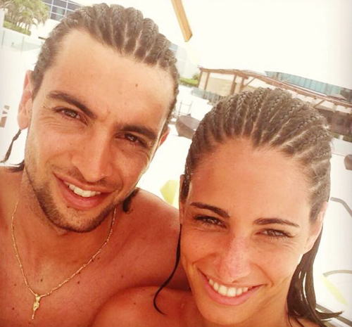 Sao PSG cùng bạn gái vui đùa với cá heo