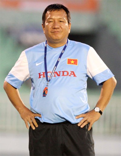 HLV Hoàng Văn Phúc hỏi Mourinho cách thắng Wenger