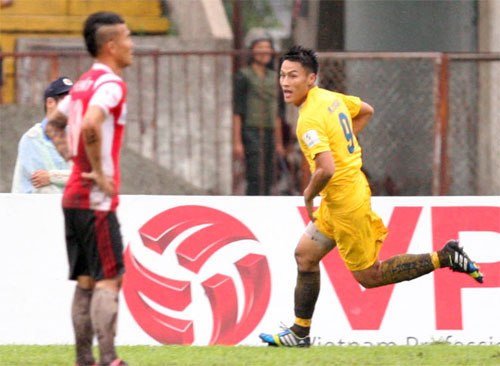 Mạc Hồng Quân ghi bàn đầu tiên, Thanh Hóa đại thắng