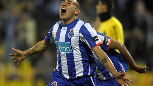 Barca sẽ mua một trong hai hậu vệ của Porto