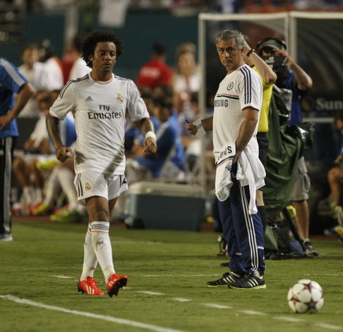 Marcelo trả đũa Mourinho sau khi làm tung lưới Chelsea