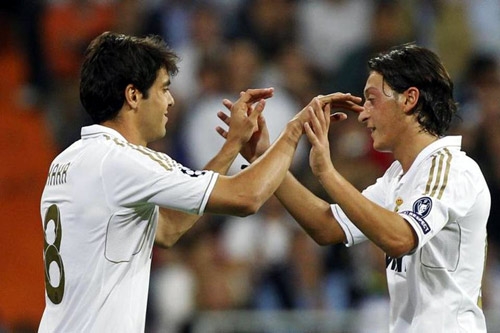 M.U ném 45 triệu bảng vào Ozil & Kaka
