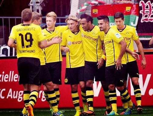 Aubameyang lập hat-trick, Dortmund hủy diệt Augsburg