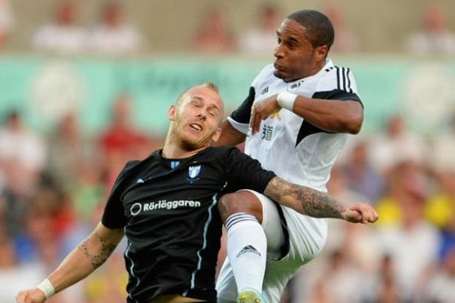 Khủng hoảng hàng thủ, Arsenal phải trở lại vụ Williams