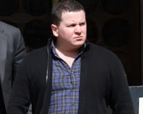 Triệu phú bất động sản lại thua Fabregas