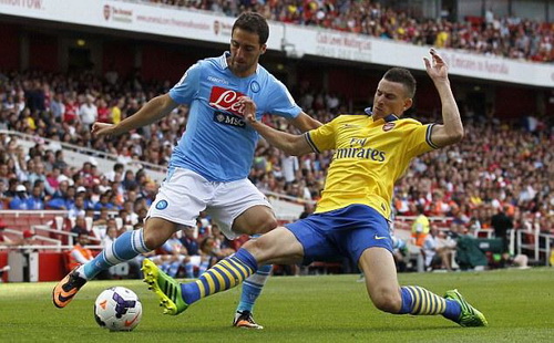 Giroud và Koscielny cứu rỗi Arsenal khỏi trận thua bẽ mặt trên sân nhà