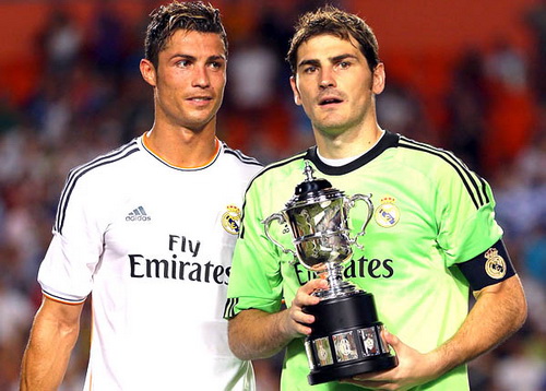 Ronaldo đích thực đá văng hình bóng của Mou