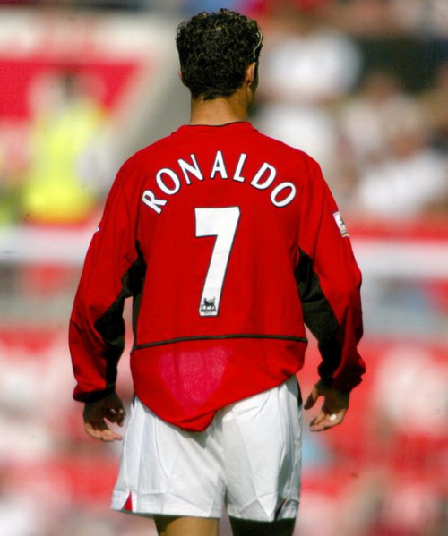 Chiếc áo số 7 vĩ đại của Manchester United rơi vào cảnh vô chủ