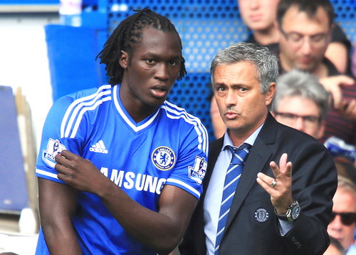 Chelsea khủng hoảng vị trí tiền đạo: Mourinho nghĩ gì khi bán Lukaku?