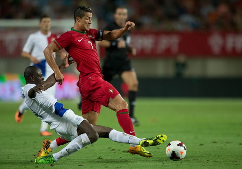 Cristiano Ronaldo: Nào, bắt đầu chiến dịch lật đổ Messi!