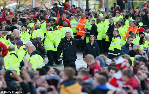 M.U lâm nguy, Sir Alex tái xuất giang hồ
