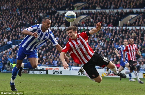 Man Utd sẽ phế Ferdinand và Vidic bằng trung vệ hạng 2?