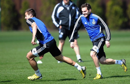 Bị Mou bỏ rơi, Mata & Azpilicueta đòi ra đi