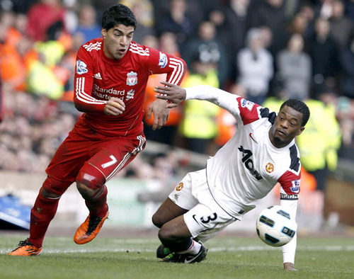 Man United - Liverpool: Chờ Suarez, đợi Quỷ đỏ đích thực