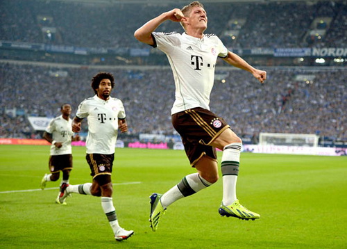 Bayern đại thắng Schalke: Đừng quá bay bổng, Pep!