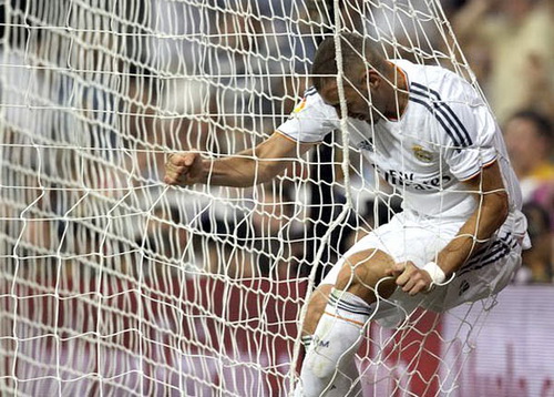 Real Madrid: Nhìn Benzema, chỉ thêm nhớ Higuain