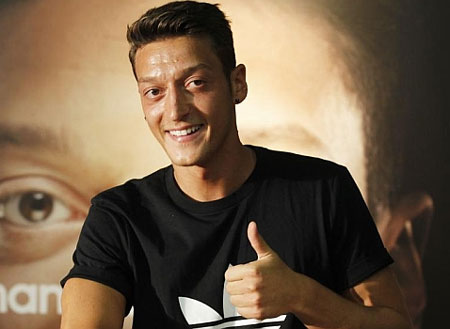 Thương vụ Mesut Ozil: Chuyện bây giờ mới kể