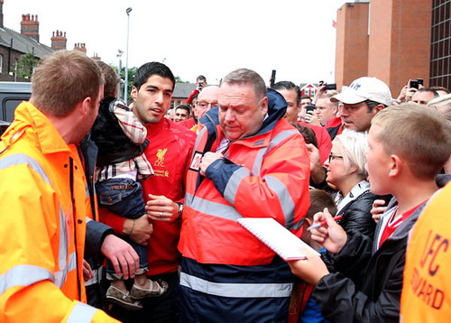 Luis Suarez mãn hạn treo giò: Suarez sẽ lại nói yêu Liverpool?