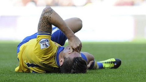 Sau Cazorla tới lượt Giroud gặp chấn thương, “thảm họa” cho Arsenal