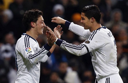 Mesut Ozil khẳng định Ronaldo là cầu thủ xuất sắc nhất thế giới