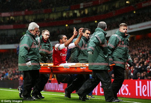 Arsenal kinh doanh ám hiệu gây tranh cãi của Theo Walcott