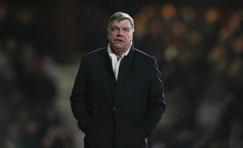 Big Sam cười khẩy vào phàn nàn của Mourinho