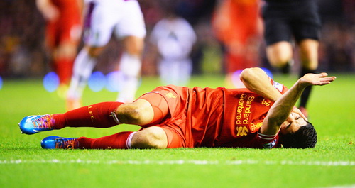 Luis Suarez vẫn là vua diễn xuất