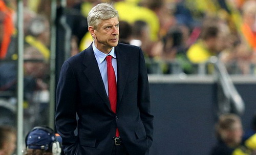 Ramsey bảo vệ thầy Wenger trước bão dư luận