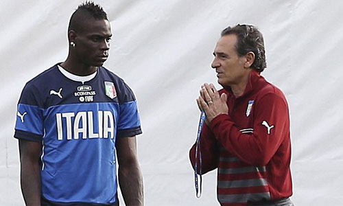 Balotelli tức tối vì Prandelli không nói thẳng, mà lại lên báo để nói về anh