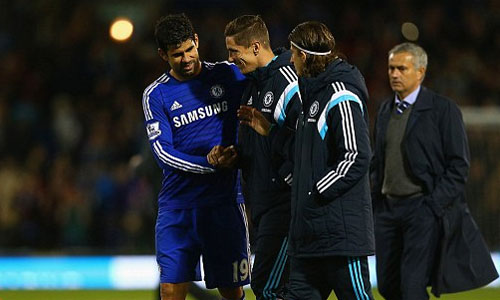 Torres (thứ hai từ trái sang) tin rằng sự xuất hiện của Diego Costa (trái) là bằng chứng cho thấy Chelsea đã kết kiên nhẫn với anh và là tín hiệu để anh tìm một CLB mới
