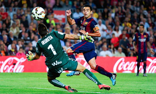 Xavi ghi bàn thắng tuyệt đẹp vào lưới Eibar.