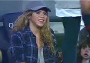 Bầu bí, Shakira vẫn tới sân cổ vũ Pique thi đấu