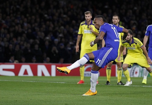 Drogba đã có bàn thắng đầu tiẻn cho Chelsea ở Champions League