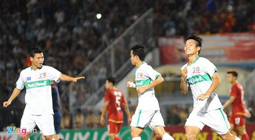 Niềm vui của các cầu thủ U19 HAGL sau khi sút tung lưới U21 Thái Lan.