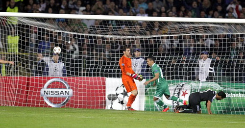 Điểm yếu của Real: Bao giờ biết chống phạt góc?