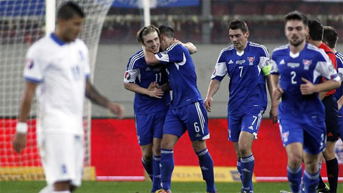 ĐẠI ĐỊA CHẤN tại VL Euro 2016: Cựu vương Hy Lạp chết dưới tay siêu nhược tiểu