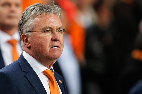 Guus Hiddink dẫn đầu danh sách thay thế Jose Mourinho