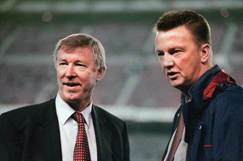 Sir Alex bảo vệ “hậu bối” Van Gaal trước bão dư luận