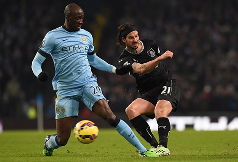 Bị siêu đàn em cầm chân, HLV Man City đổ tội cho trọng tài và .... Giáng sinh