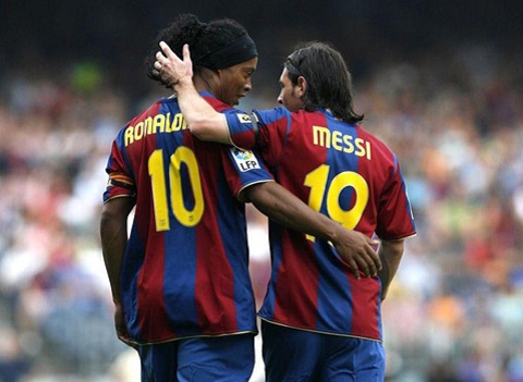 Ronaldinho khen Messi “an dut” Ronaldo hinh anh