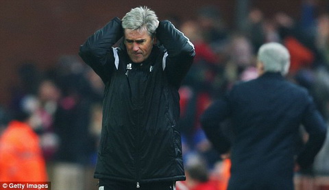 HLV thứ 2 tại Premier League 2014-2015 mất việc