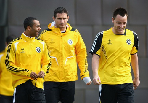 Chelsea giữ chân Lampard, tống cổ Terry, Ashley Cole