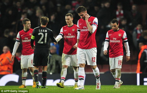 Chơi thiếu người, Arsenal đành cam chịu ôm hận một lần nữa trước Bayern