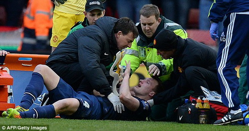 Sao Man United phải nhập viện khẩn vì chấn thương