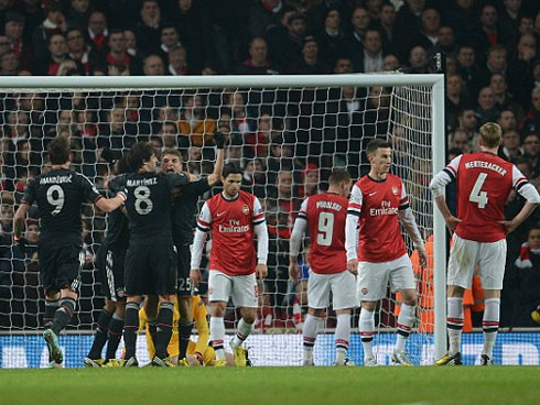 Arsenal bán vé trận Bayern với giá cắt cổ