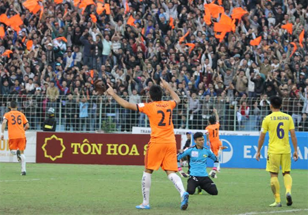 Thắng SL Nghệ An, SHB Đà Nẵng giải cơn khát chiến thắng