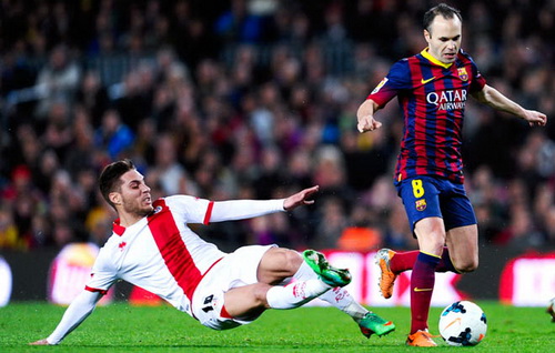 Iniesta xứng đáng với QBV hơn Messi?