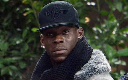 Siêu quậy Balotelli bị tố hành hung phóng viên