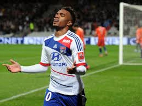 Arsenal nhắm tiền đạo của Lyon để “chia lửa” cùng Giroud