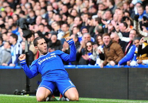 Hazard dùng chiêu ru ngủ Man City